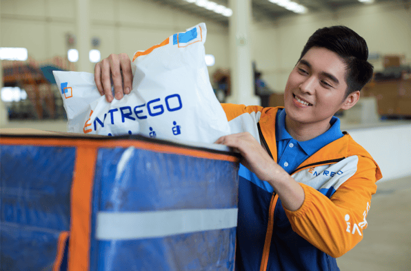 Entrego rider putting parcel into insulated bag